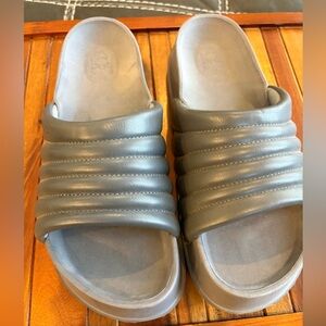 KUAILU Women’s Recovery Slide Sandals Plantar Arch Support Grey